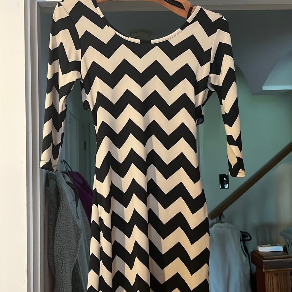 Black and cream chevron print dress